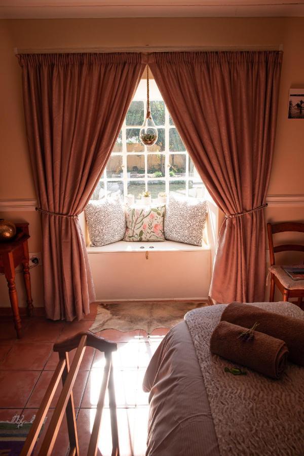 Roses And Pebbles B & B Guest House Klerksdorp Bagian luar foto