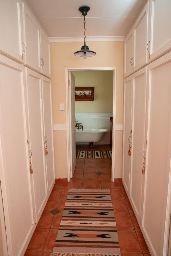 Roses And Pebbles B & B Guest House Klerksdorp Bagian luar foto