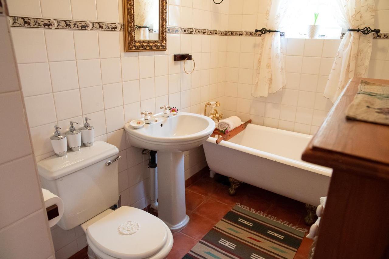 Roses And Pebbles B & B Guest House Klerksdorp Bagian luar foto