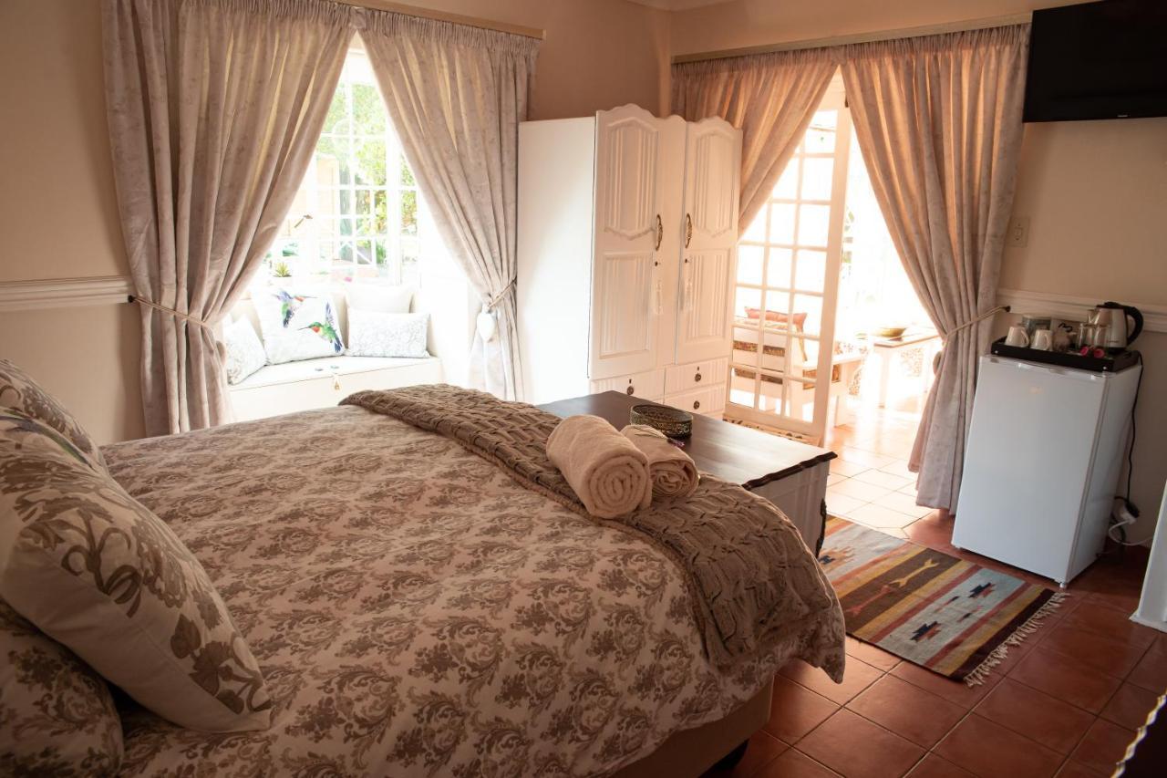 Roses And Pebbles B & B Guest House Klerksdorp Bagian luar foto