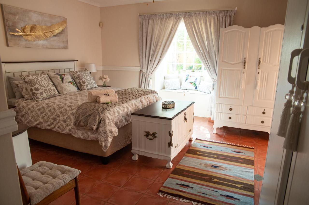 Roses And Pebbles B & B Guest House Klerksdorp Bagian luar foto